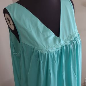 Vanity Fair Night Gowns Several Volorsy